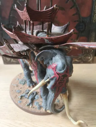 Warhammer Mumak - Figura de Colección