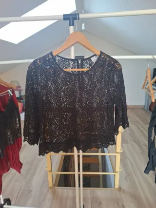Blusa encaje negra talla L