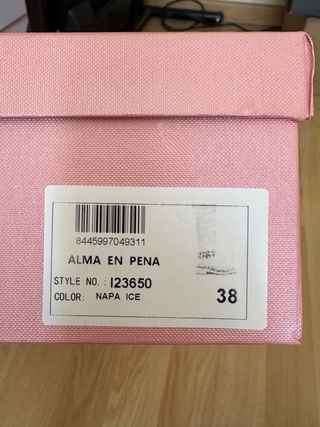 Botas altas beige con detalle joya