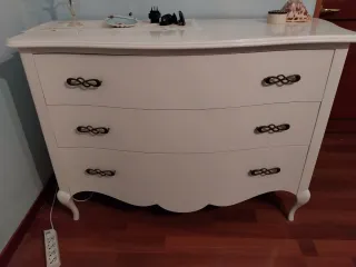 Comò bianco con 3 cassetti e due comodini