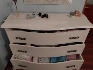 Comò bianco con 3 cassetti e due comodini