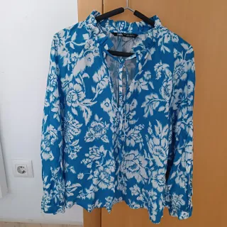 Blusa Zara Estampada Azul y Blanca