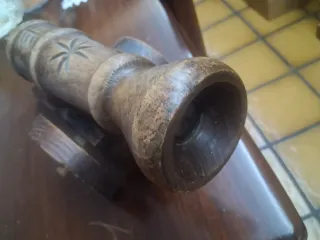 Cannone in legno decorato