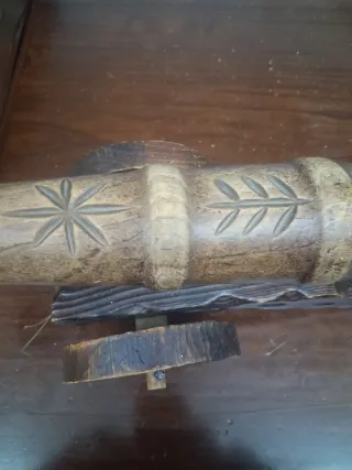 Cannone in legno decorato