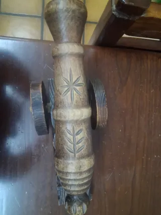 Cannone in legno decorato