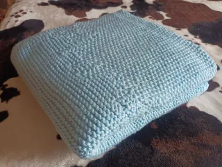 Colcha cuna artesanal azul