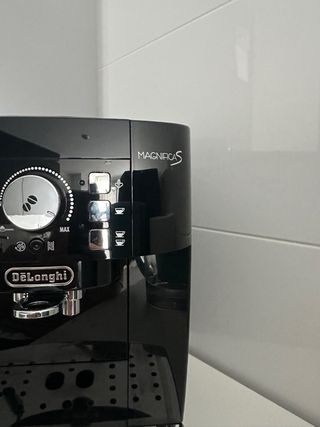 Cafetera DeLonghi Magnífica S Negra