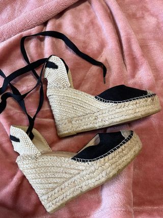 Cuñas Macarena Beige y Negro