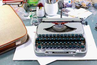 Colección: Seis máquinas de escribir + Archivador