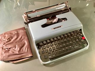 Colección: Seis máquinas de escribir + Archivador