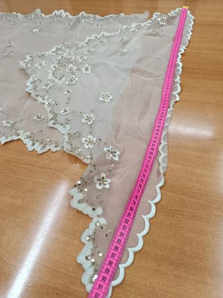 Manteleta infantil seda bordada crudo oro 85cm