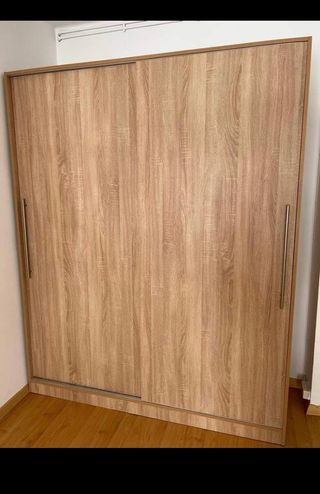 Armarios correderos nuevos de alta capacidad.