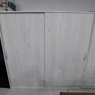 Armarios correderos nuevos de alta capacidad.