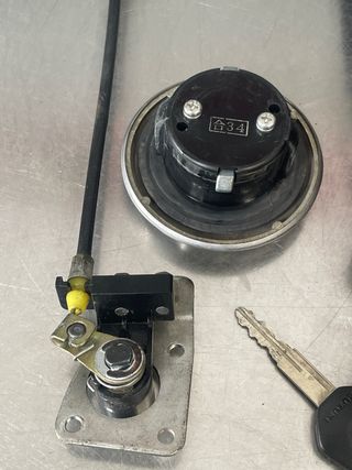 Bombines y Tapa Depósito Suzuki Marauder 250