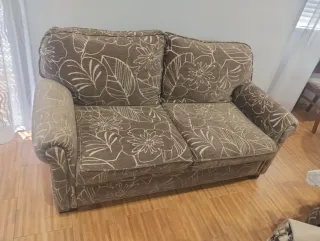 Sofá de tela con estampado floral