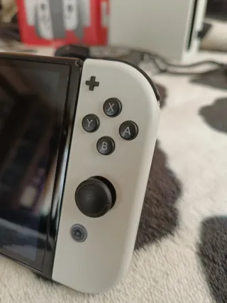 Pacchetto Nintendo Switch OLED Bianca e Nera