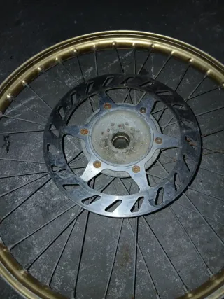 Llanta Akront 21 con disco de freno