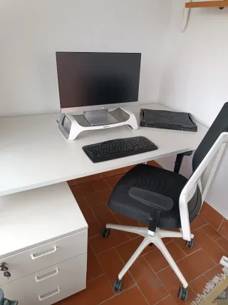Escritorio oficina blanco con cajonera