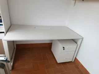 Escritorio oficina blanco con cajonera