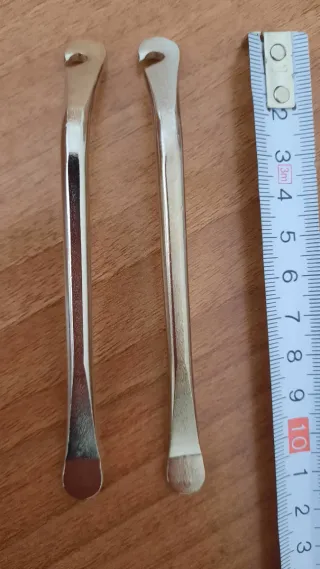 2 desmontadores de metal para bicicleta