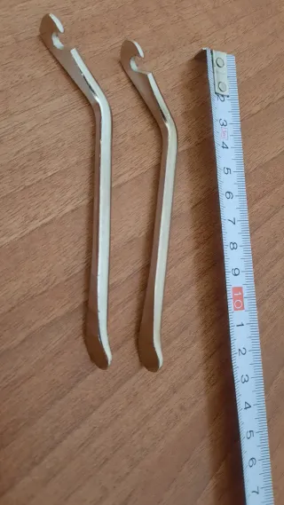 2 desmontadores de metal para bicicleta