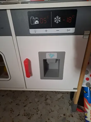 Cocinita de juguete con accesorios