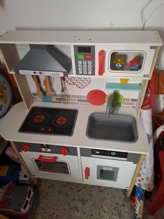 Cocinita de juguete con accesorios