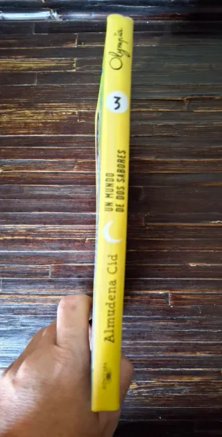 Dos libros de Olympia y las Guardianas de la Rítmi