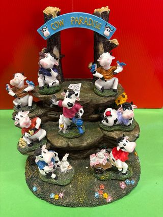 Expositor Cow Paradise con 8 vacas.