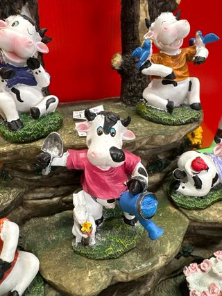 Expositor Cow Paradise con 8 vacas.
