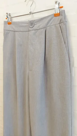 Pantalón ancho Stradivarius gris T.36