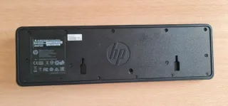 Estación de trabajo HP con su cable y transformado