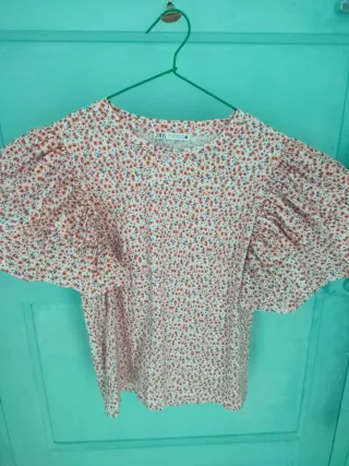 Blusa Zara manga abullonada floral