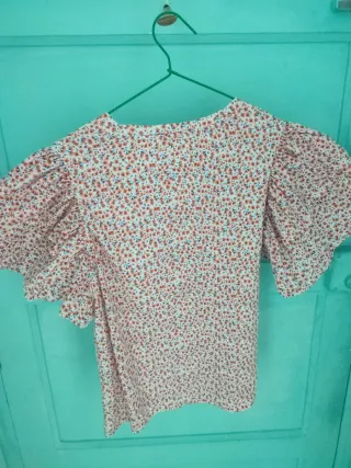 Blusa Zara manga abullonada floral