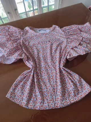 Blusa Zara manga abullonada floral