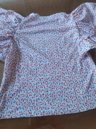 Blusa Zara manga abullonada floral