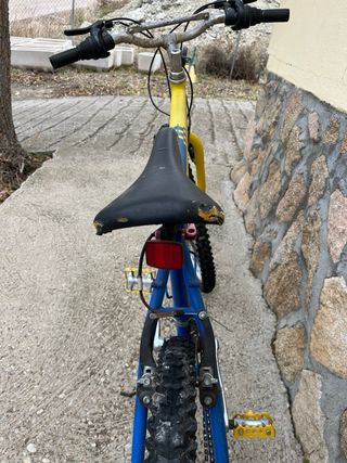 Bicicleta BTT HADOR amarilla y azul