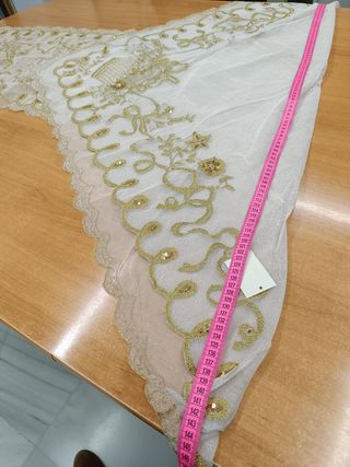 Manteleta tul poliester oro lent. oro y perlitas