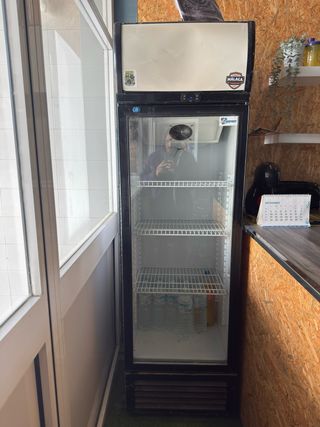 Nevera expositora vertical