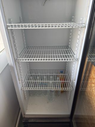 Nevera expositora vertical