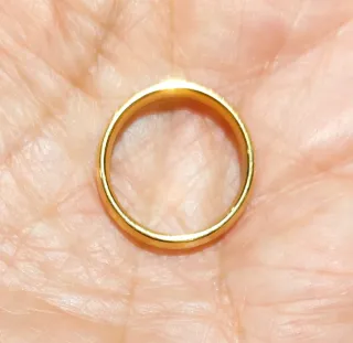 Anillo de compromiso acero inoxidable dorado.