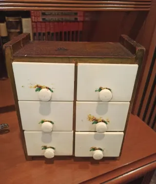 Antiguo especiero vintage madera