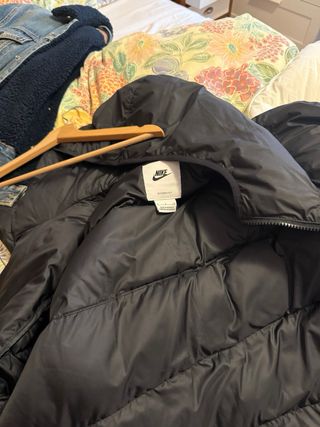 Cazadora Nike Negra con Capucha