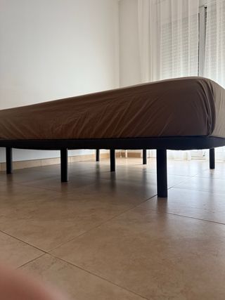 Base tapizada gris oscuro + 7 patas