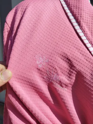 Bata rosa con cinturón