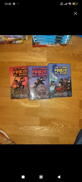 Pack 3 libros y 2 sudaderas Nike y Lonsdale