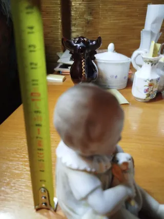 Figura niño con perro biscuit