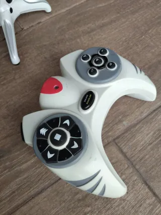 Dinosaurio con mando