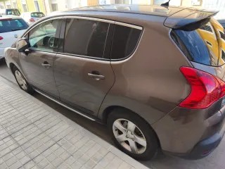 Peugeot 3008 2013 .