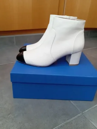 Botines Stuart Weitzman Blanco y Negro